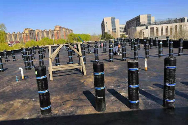 北京樓上衛(wèi)生間漏水到樓下怎么辦？家庭防水公司解決衛(wèi)生間防水補(bǔ)漏煩惱